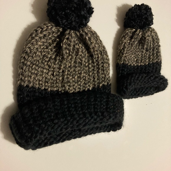 Matching crochet newborn and mom hats - Picture 3 of 5